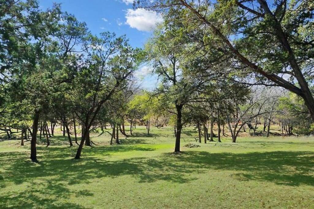 Fox Hollow - Tiny Home With Cypress Creek Access, Park Like Setting Wimberley Zewnętrze zdjęcie